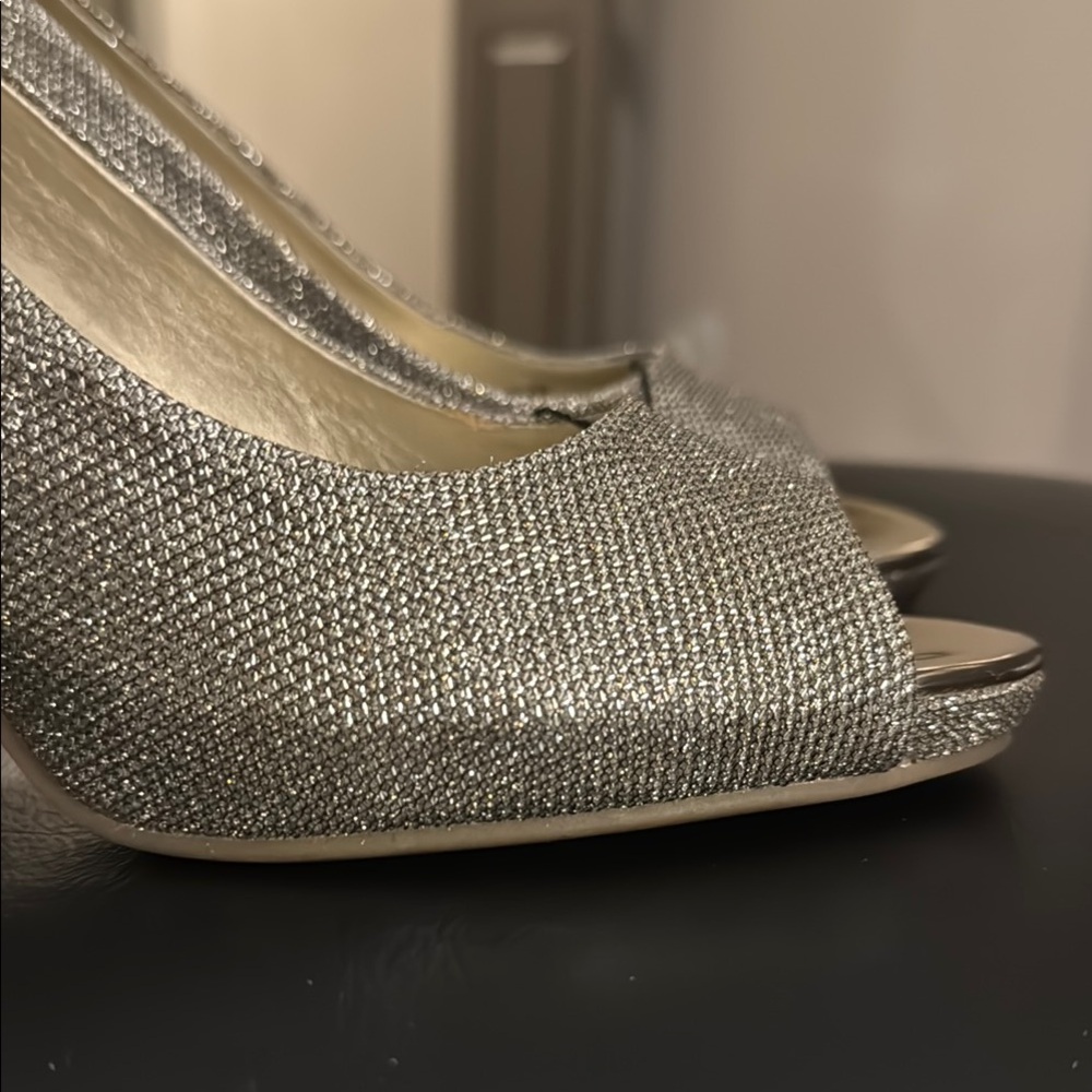 Bandolino
Women's Rainaa Peep Toe Platform Stiletto Pumps Size 10 BRAND NEW❣️ - Picture 6 of 15